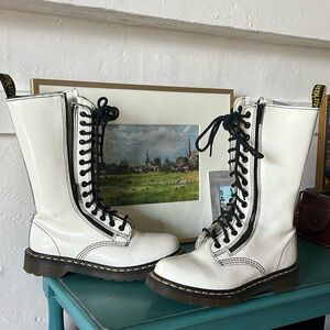 WHITE Patent DR. MARTENS - Women’s US 7 - MINT but with zipper Flaws - READ, PLS